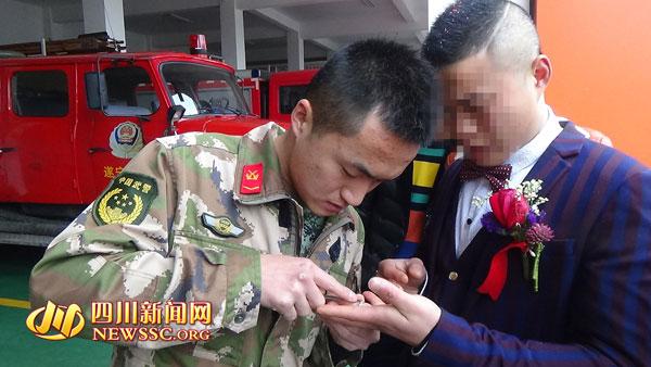 新郎婚禮上交換婚戒手指被卡住 消防員幫脫困 