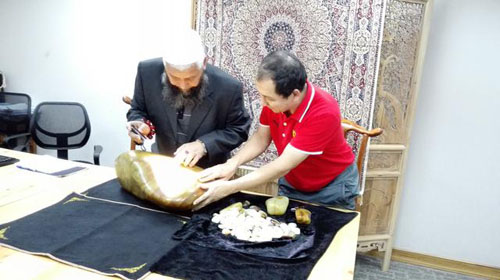 安尼瓦拜新疆著名民間和田玉專家吾不力.艾山大師為師.jpg