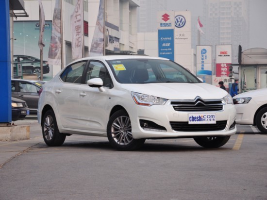 東風雪鐵龍  1.8L 手動 車輛右側(cè)45度角