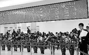 深圳南京現(xiàn)連夜搶房景象 上海352套豪宅被搶光