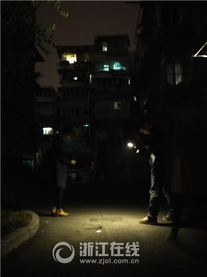 杭州一小區(qū)過道現(xiàn)死嬰 被包裹垃圾袋內(nèi)疑遭空拋