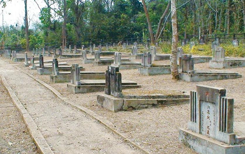 老撾孟賽的中國烈士陵園.jpg