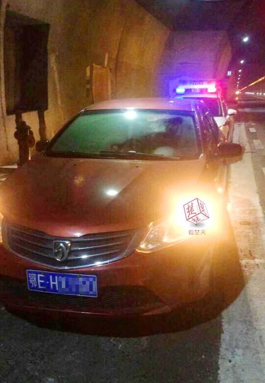 男女高速隧道車震被查：精神不好提提神2.jpg