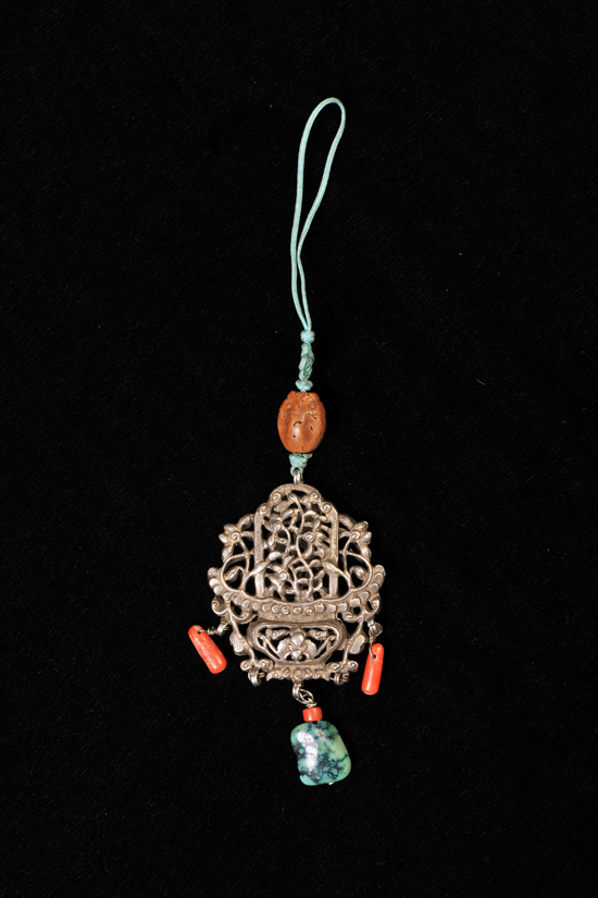 清 銀雙面工鏤空花卉配珊瑚松石佩 高11.5cm