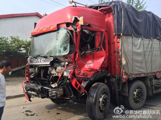 北京：多車相撞 11輛奔馳被毀