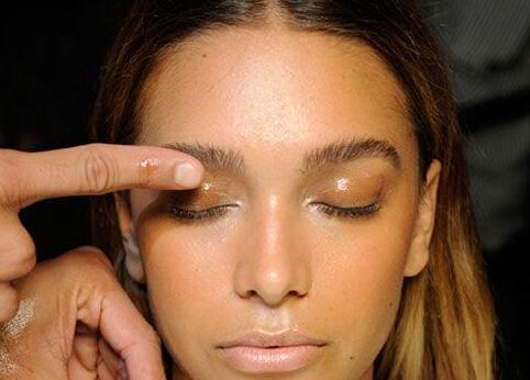 一支唇膏從頭到腳都能用 快給我來一打！