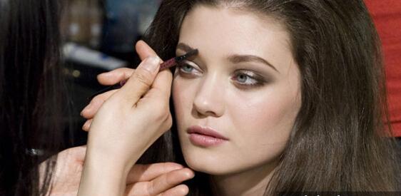 一支唇膏從頭到腳都能用 快給我來一打！