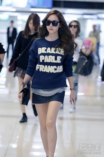 鄭秀妍機(jī)場街拍