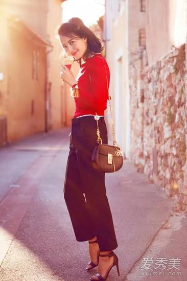 高圓圓小城街拍照