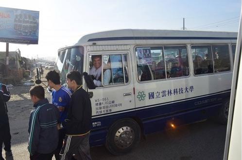 云科的校車在阿富汗變成了公交車