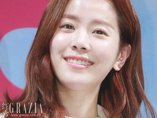 請(qǐng)記住韓國(guó)姑娘是用于2小時(shí)補(bǔ)次妝的節(jié)奏