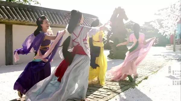 太子妃服裝師跨刀