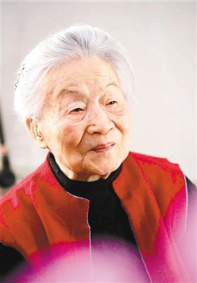 楊絳先生雖然已105歲高齡，但身體一直還不錯(cuò)