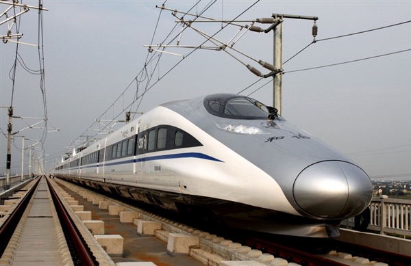 云南首列高鐵進(jìn)站：迄今世界最先進(jìn)動(dòng)車組