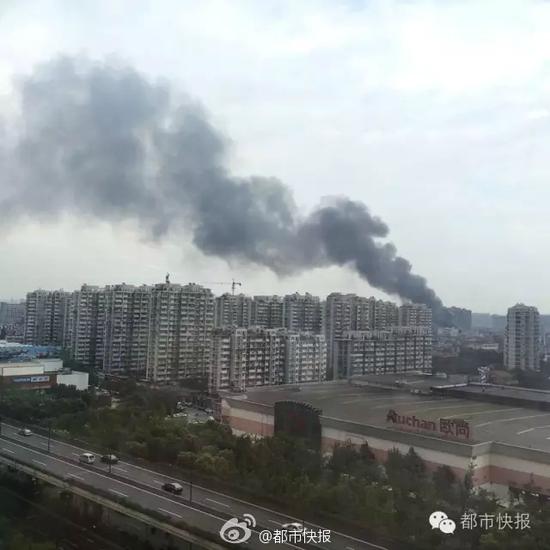 沈半路燈具市場發(fā)生大火