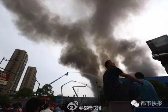 沈半路燈具市場發(fā)生大火