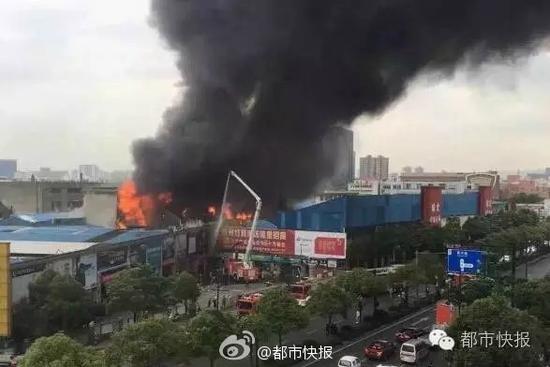 沈半路燈具市場發(fā)生大火