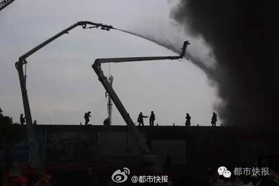 沈半路燈具市場發(fā)生大火