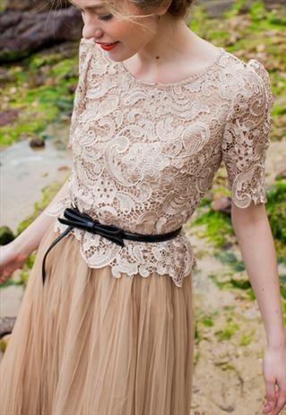 今天穿什么：迄今為止還沒(méi)見(jiàn)過(guò)誰(shuí)穿蕾絲裙好看呢