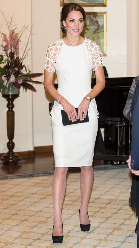 今天穿什么：迄今為止還沒(méi)見(jiàn)過(guò)誰(shuí)穿蕾絲裙好看呢