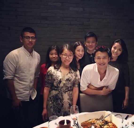 跟王菲一起后 謝霆鋒連穿衣風格都和她一樣了