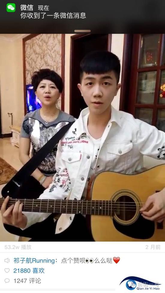 彈吉他唱歌的視頻播放量動(dòng)輒達(dá)到50萬。.jpg