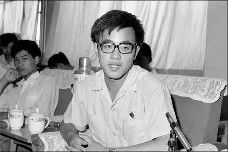 1983年，北大應(yīng)屆畢業(yè)生胡春華