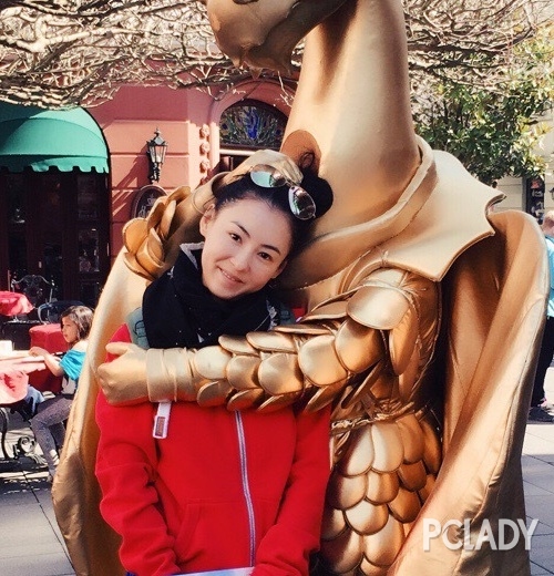 素顏+運(yùn)動裝少女氣息十足