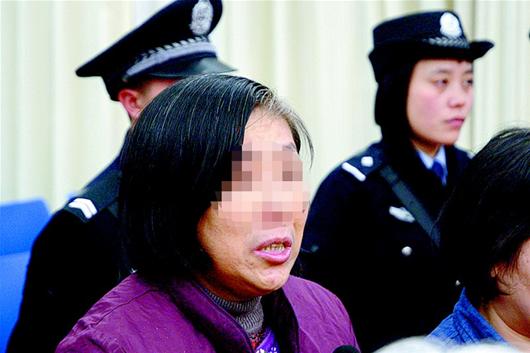 該組織成員在庭審時悔過痛哭。
