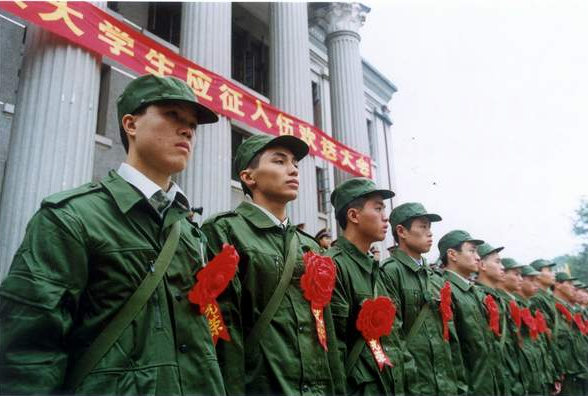 國(guó)防部談大學(xué)生參軍：符合條件可直接當(dāng)軍官