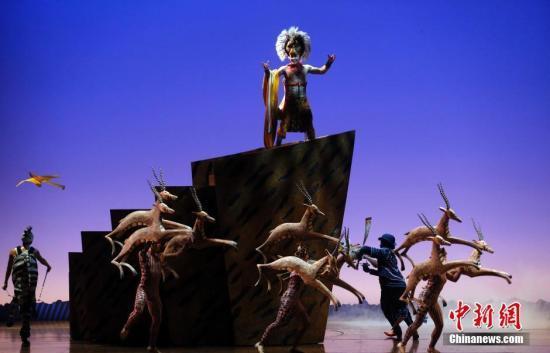 資料圖：6月14日晚，迪士尼經(jīng)典音樂(lè)劇《獅子王》中文版在上海舉行全球首演，《獅子王》首演于1997年11月13日，中文版《獅子王》是其第9個(gè)語(yǔ)言版本。湯彥俊 攝