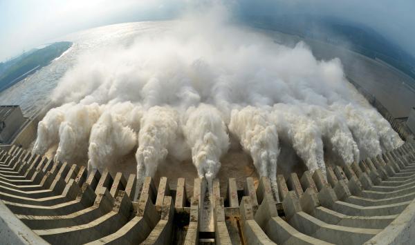 強降雨襲擊南方大部 江西鄱陽河堤潰口轉(zhuǎn)移1.3萬人
