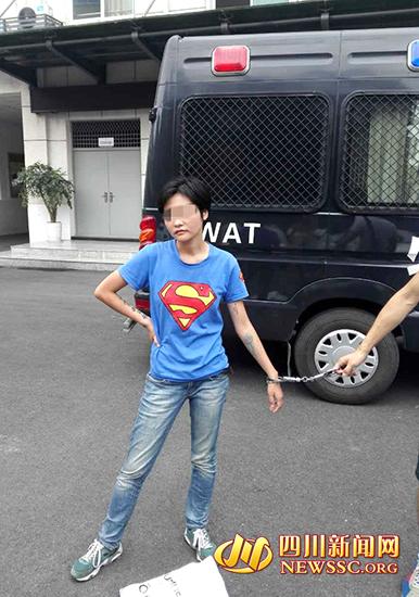 四川一女子搶劫被抓 淡定笑稱：早就想進(jìn)去了