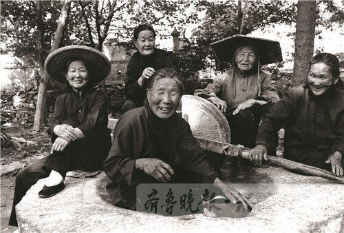 沂蒙六姐妹資料圖 后排左一為伊淑英
