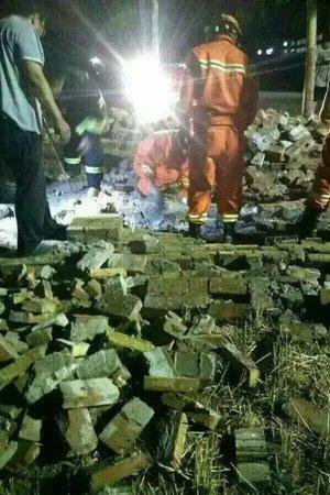 石家莊大風(fēng)刮塌學(xué)校圍墻 3名中考女生被砸身亡