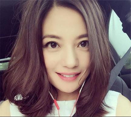 趙薇深夜發(fā)微博：因誤會而結合 因了解而分手