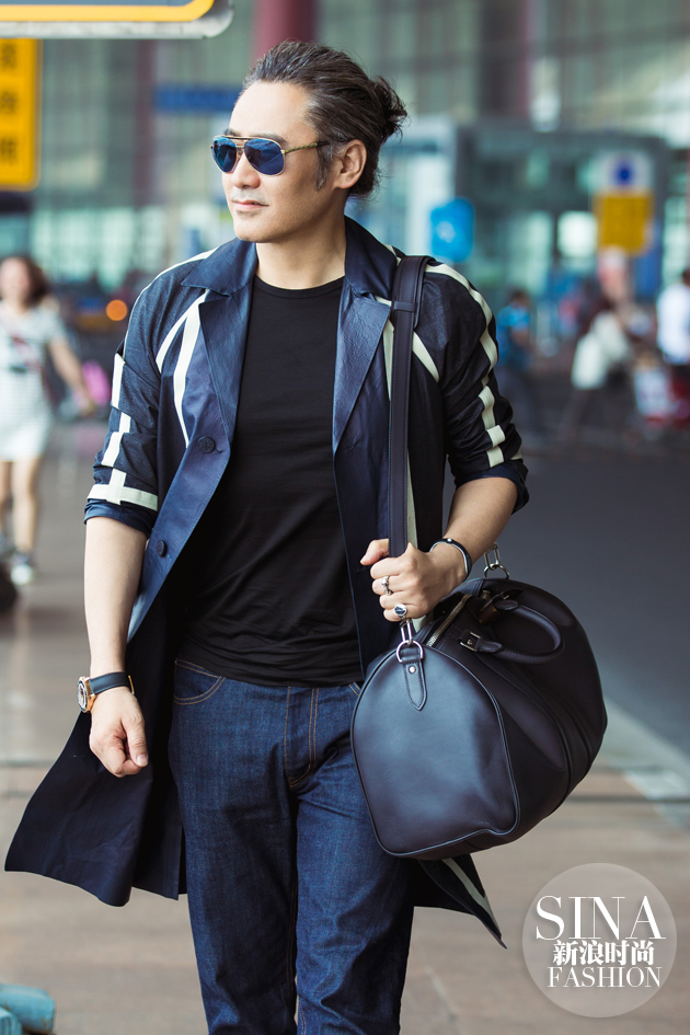 吳秀波啟程巴黎機場街拍2