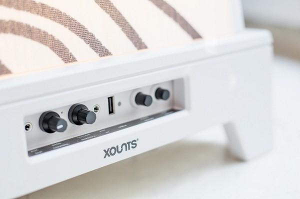 充滿藝術(shù)感的落地?zé)羰綗o線音箱 燈光可與音樂同步