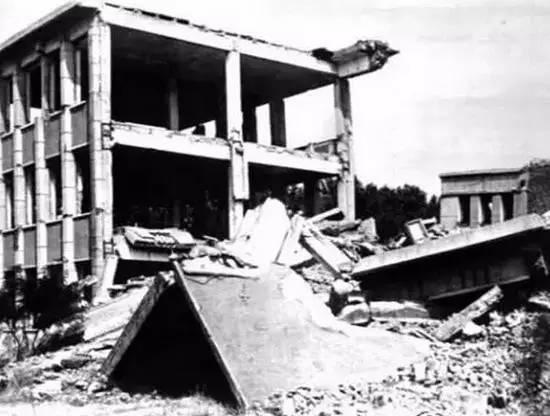 ▲地震毀壞的河北礦冶學(xué)院（現(xiàn)河北聯(lián)合大學(xué)）
