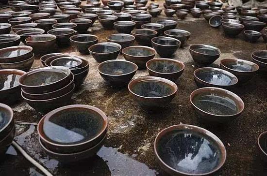 滿(mǎn)屋頂?shù)耐煤帘K