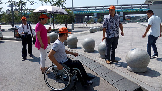 火車站無(wú)障礙設(shè)施不達(dá)標(biāo).jpg