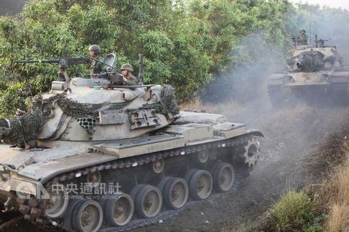 圖為2012年CM11戰(zhàn)車參加演習(xí)。（臺灣“中央社”檔案照片）