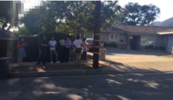 導游帶人參觀王寶強美國房產(chǎn)