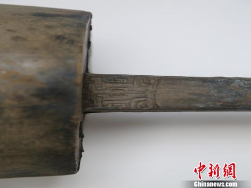 青銅句鑃。 周能兵提供 攝