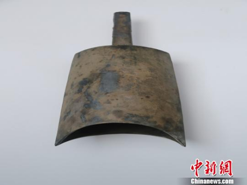 青銅句鑃。 周能兵提供 攝