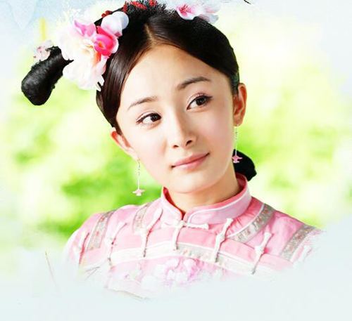 2011年的《宮》楊冪妝容中已經(jīng)有了明顯的高光加入 面部線條也越加清爽