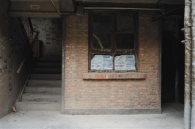 8月29日，白銀市白銀棉紡廠家屬樓3號(hào)樓一層的一個(gè)小居室。2006年至2012年，白銀連環(huán)強(qiáng)奸殺人案的犯罪嫌疑人高承勇曾經(jīng)租住在這里。在此生活期間，高承勇經(jīng)常和周圍鄰居打麻將。新京報(bào)記者 吳江 攝