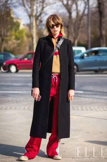 Edie在私下與T臺上，對這套LOOK有了不同風(fēng)格的演繹