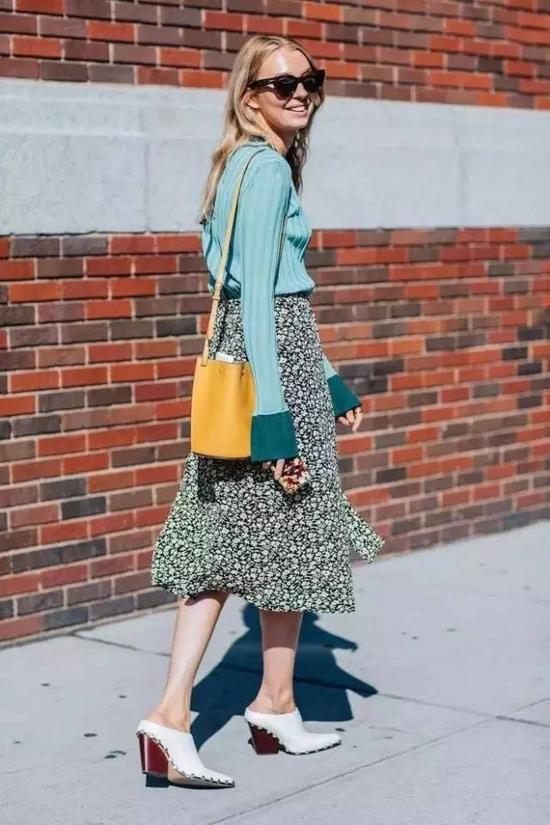 雖然長袖子是趨勢，但最好不要選太長的款式。▼