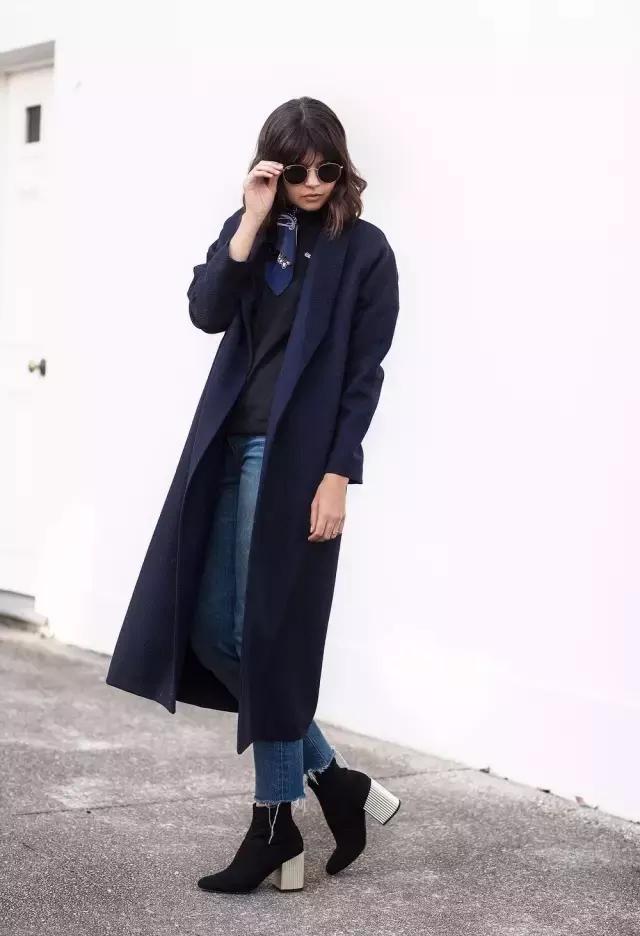 學(xué)會oversized外套+短靴的經(jīng)典套路，讓你美成一道街景